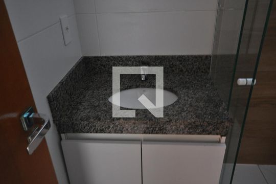 Banheiro de apartamento para alugar com 1 quarto, 33m² em Vila Constança, São Paulo