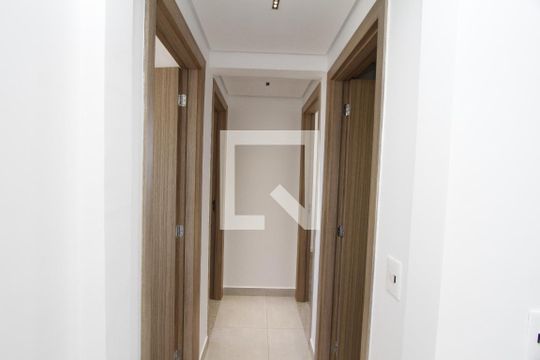 Corredor de apartamento para alugar com 3 quartos, 71m² em Padre Eustáquio, Belo Horizonte