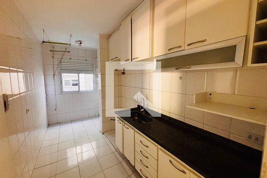 Cozinha de apartamento para alugar com 2 quartos, 60m² em Residencial Morada dos Lagos, Barueri