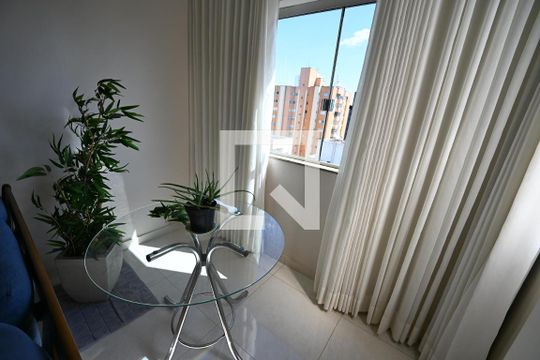 Apartamento à venda com 3 quartos, 90m² em Setor Bela Vista, Goiânia