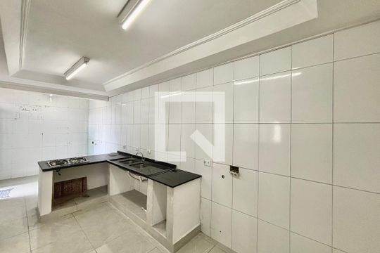Cozinha de casa para alugar com 3 quartos, 100m² em Vila Domitila, São Paulo