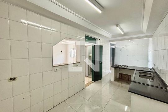 Cozinha de casa para alugar com 3 quartos, 100m² em Vila Domitila, São Paulo