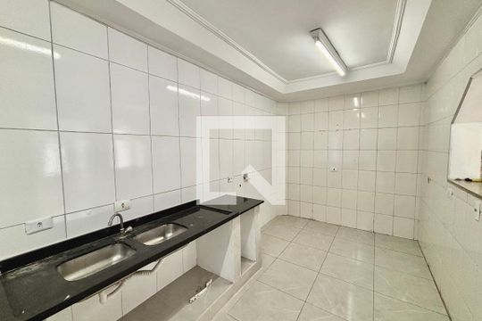 Cozinha de casa para alugar com 3 quartos, 100m² em Vila Domitila, São Paulo