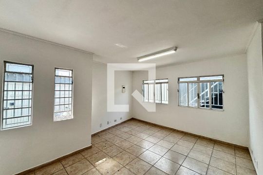 Sala de casa para alugar com 3 quartos, 100m² em Vila Domitila, São Paulo