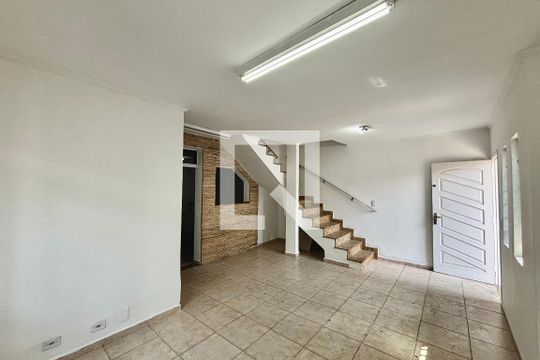 Sala de casa para alugar com 3 quartos, 100m² em Vila Domitila, São Paulo