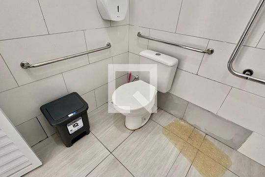 Banheiro  de casa à venda com 7 quartos, 236m² em Serra, Belo Horizonte