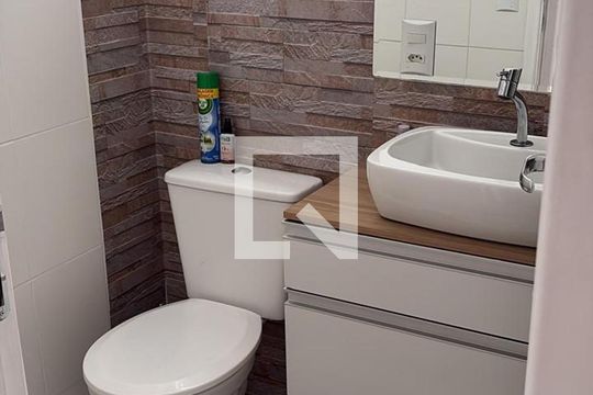 Banheiro de apartamento para alugar com 3 quartos, 72m² em Vila Barros, Guarulhos
