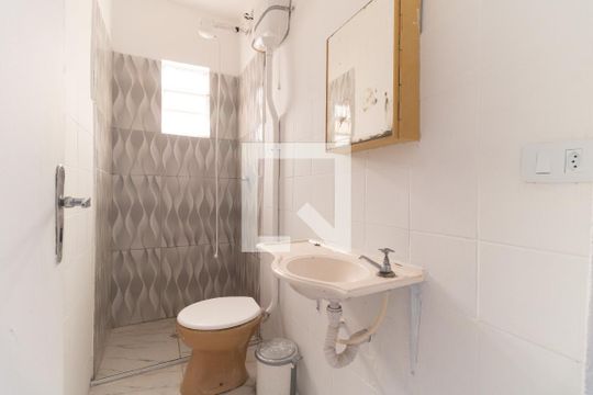Banheiro de casa para alugar com 1 quarto, 30m² em São João Climaco, São Paulo