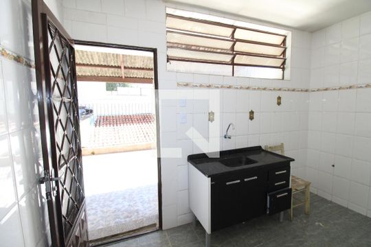 Cozinha de casa para alugar com 2 quartos, 100m² em Jardim Sao Dimas, São José dos Campos