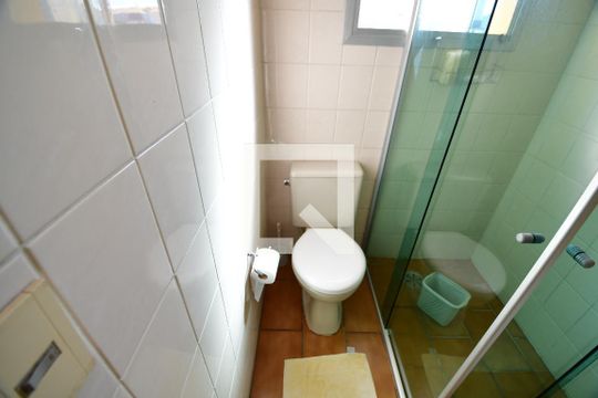 Banheiro de kitnet/studio para alugar com 1 quarto, 40m² em Vila Itapura, Campinas