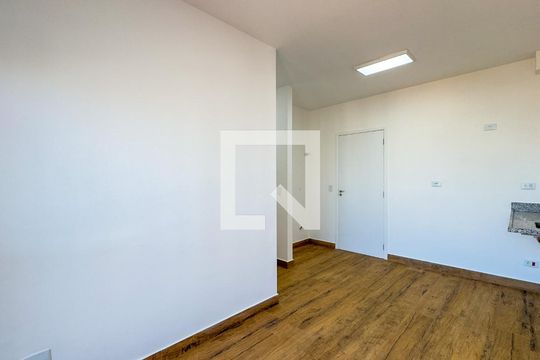 Sala, Cozinha e Área d de apartamento para alugar com 2 quartos, 42m² em Vila das Belezas, São Paulo