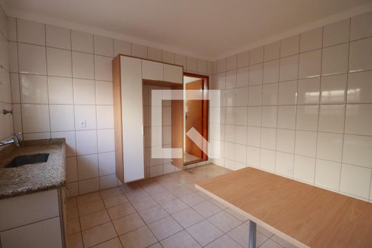 Cozinha  de casa para alugar com 3 quartos, 125m² em Jardim Irajá, Ribeirão Preto