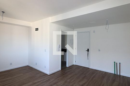 Espaço integrados de kitnet/studio à venda com 1 quarto, 29m² em Jardim do Salso, Porto Alegre