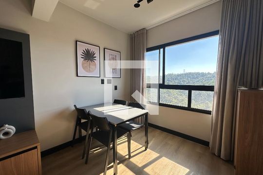 Sala/Quarto de apartamento à venda com 1 quarto, 25m² em Melville Empresarial Ii, Barueri