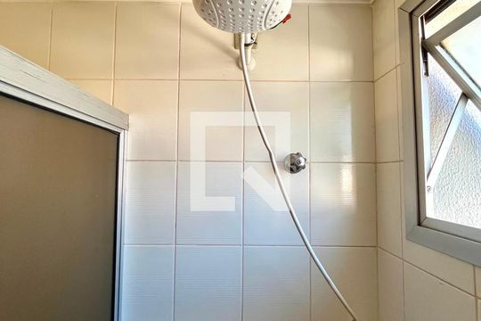 Banheiro de apartamento para alugar com 1 quarto, 57m² em Bosque, Campinas