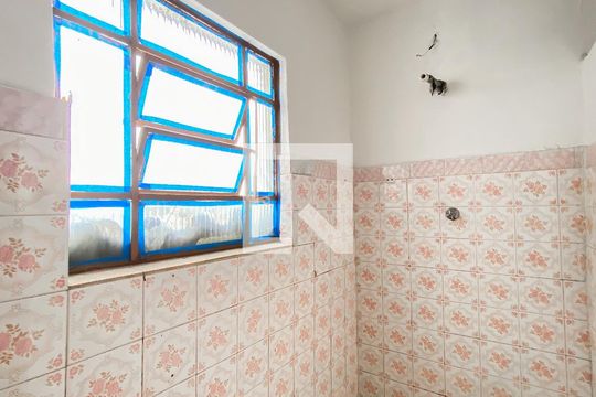 Banheiro social de casa para alugar com 1 quarto, 65m² em Vila Rio Branco, São Paulo