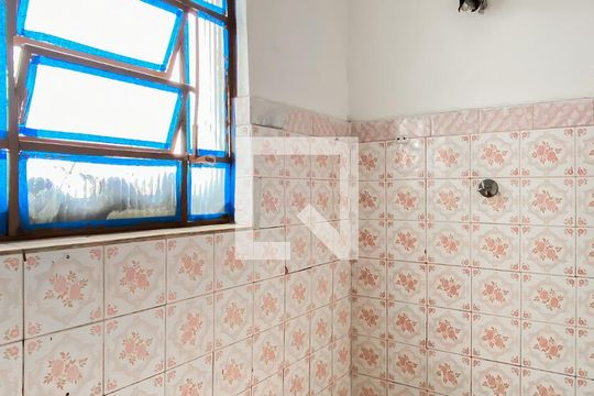 Banheiro social de casa para alugar com 1 quarto, 65m² em Vila Rio Branco, São Paulo