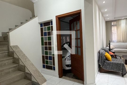 Sala de casa para alugar com 5 quartos, 226m² em Gonzaga, Santos
