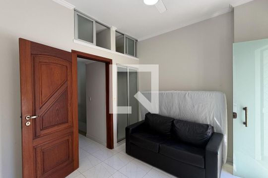 Quarto 1 de casa para alugar com 5 quartos, 226m² em Gonzaga, Santos