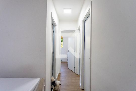Corredor  de apartamento à venda com 3 quartos, 54m² em Canhema, Diadema