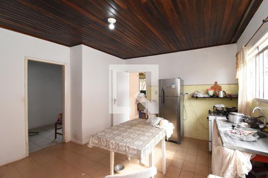 Cozinha de casa para alugar com 3 quartos, 100m² em São Lourenço, Curitiba