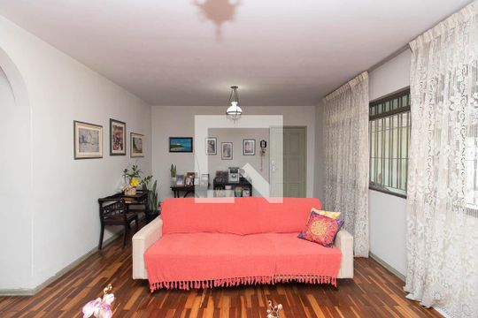 Sala de casa à venda com 4 quartos, 145m² em Vila Nivi, São Paulo