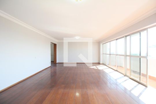 Sala de apartamento para alugar com 3 quartos, 234m² em Paraisópolis, São Paulo