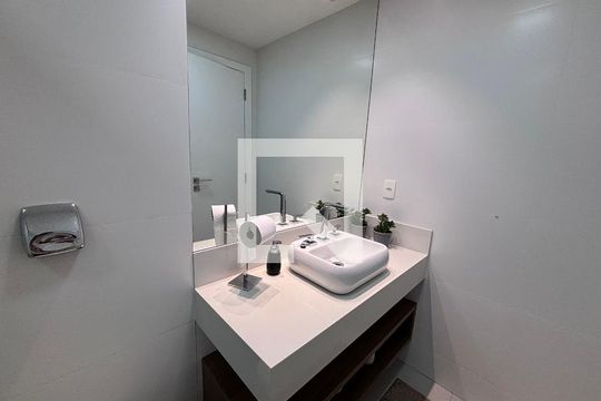 Banheiro de casa de condomínio à venda com 4 quartos, 360m² em Barra da Tijuca, Rio de Janeiro