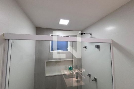 Banheiro de casa de condomínio à venda com 4 quartos, 360m² em Barra da Tijuca, Rio de Janeiro