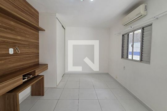 Sala de kitnet/studio para alugar com 1 quarto, 30m² em Canto do Forte, Praia Grande