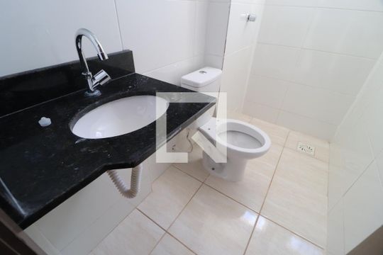 Banheiro Social de apartamento para alugar com 2 quartos, 50m² em Jardim Europa, Uberlândia