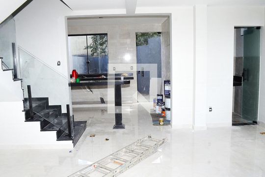 Sala de casa à venda com 2 quartos, 100m² em Jardim Vitoria, Belo Horizonte