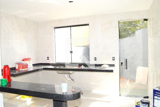 Cozinha de casa à venda com 2 quartos, 100m² em Jardim Vitoria, Belo Horizonte