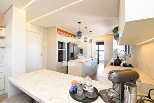 Sala/Cozinha de apartamento à venda com 4 quartos, 164m² em Cabral, Curitiba