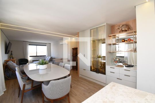 Sala de apartamento à venda com 4 quartos, 164m² em Cabral, Curitiba