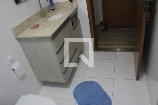 Banheiro 1 de casa à venda com 3 quartos, 223m² em Vila Adelaide Perella, Guarulhos