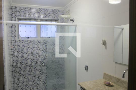 Banheiro 1 de casa à venda com 3 quartos, 223m² em Vila Adelaide Perella, Guarulhos