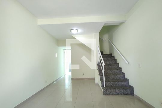 Sala de casa para alugar com 3 quartos, 106m² em Pechincha, Rio de Janeiro