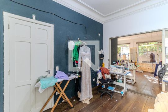 Sala de casa à venda com 3 quartos, 300m² em Higienópolis, São Paulo