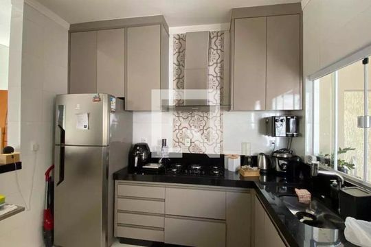 Cozinha de casa para alugar com 3 quartos, 180m² em Santa Rosa, Uberlândia