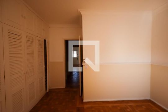 Quarto 1 de casa para alugar com 3 quartos, 120m² em Vila Marari, São Paulo
