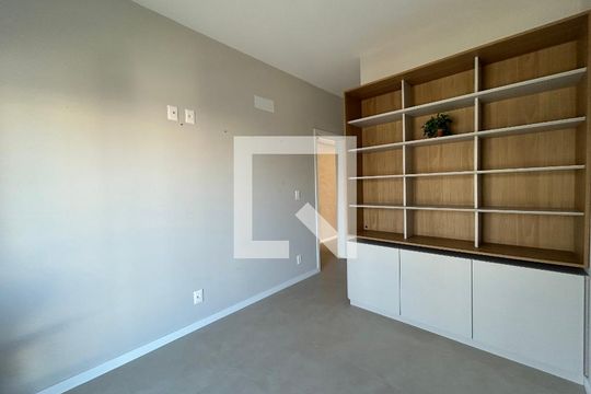 Quarto 1 de apartamento para alugar com 3 quartos, 169m² em Campeche, Florianópolis