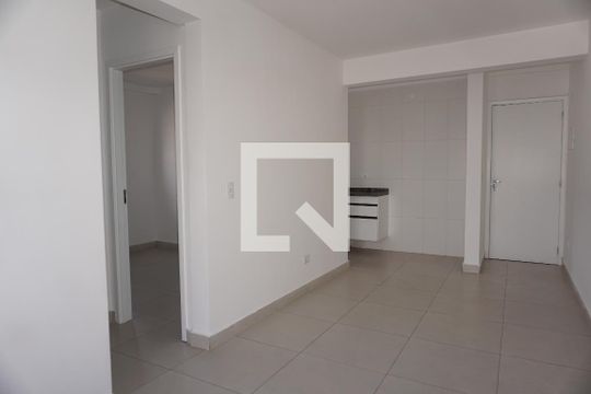 Apartamento para alugar com 2 quartos, 55m² em Jardim Elizabete, Embu das Artes