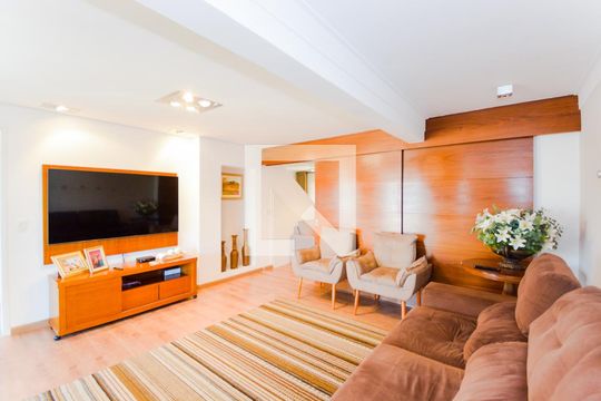 Sala íntima  de casa de condomínio à venda com 4 quartos, 400m² em Ponte Grande, Guarulhos