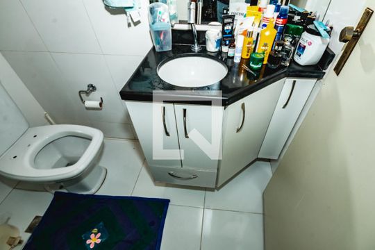 Banheiro social de apartamento à venda com 1 quarto, 55m² em Copacabana, Belo Horizonte