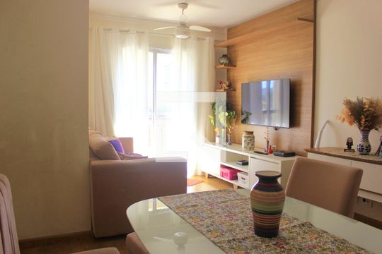 Sala  de apartamento à venda com 3 quartos, 71m² em Picanço, Guarulhos