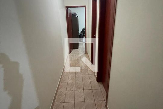 Corredor de casa à venda com 5 quartos, 109m² em Grajaú, São Paulo