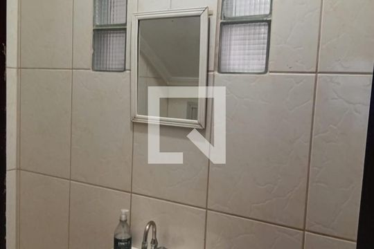 Banheiro de casa à venda com 2 quartos, 125m² em Jardim Silvana, Santo André