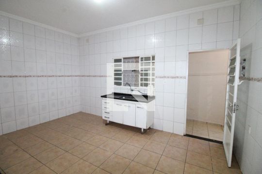 Cozinha de casa para alugar com 2 quartos, 170m² em Jardim Satélite, São José dos Campos
