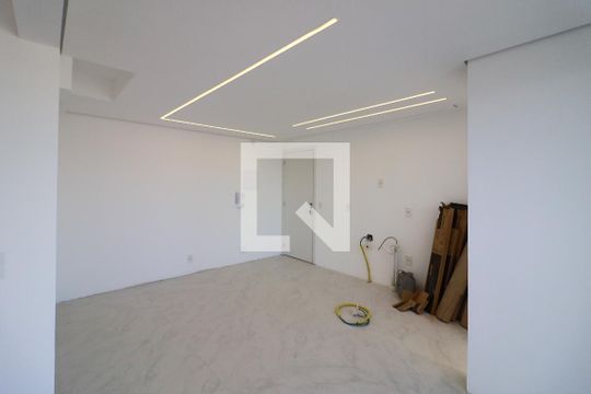 Sala/Cozinha de apartamento à venda com 2 quartos, 57m² em Ayrosa, Osasco